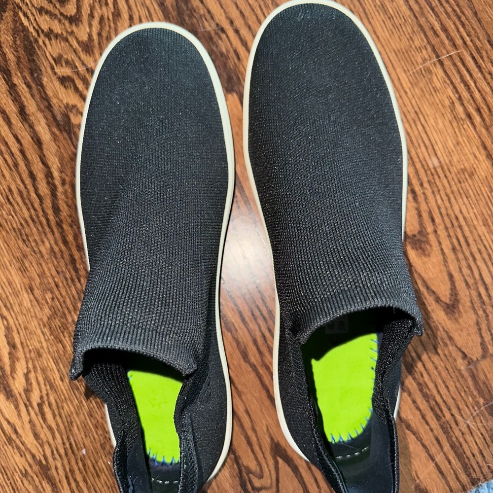 Black Chelsea Rothys